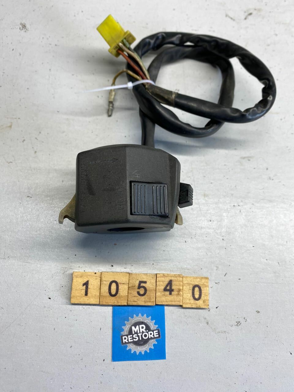 Suzuki L/H Switch & Lever RGV250 GSX1100 GSX250F GSX750 VN800 37400-32B01