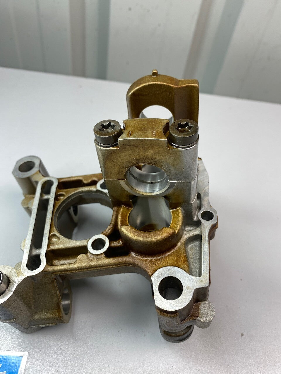 BMW R1200 R1150 R1100 R850 259 R/H Camshaft Supporting Bracket 11 33 7 670 600