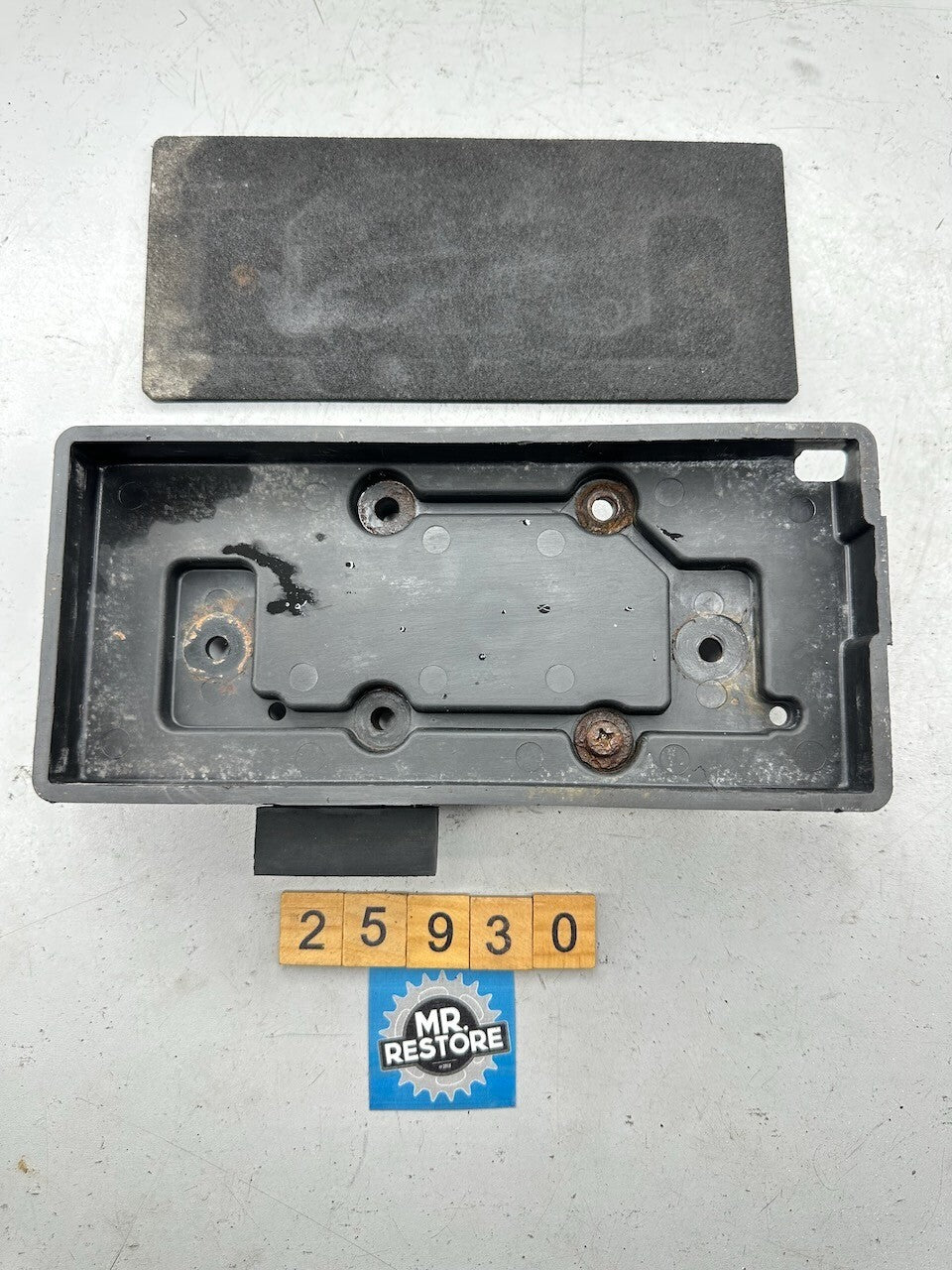 Kawasaki Z1300 KZ1300 '79-82' ZG1300 Battery Case Tray & Mat 32097-1015