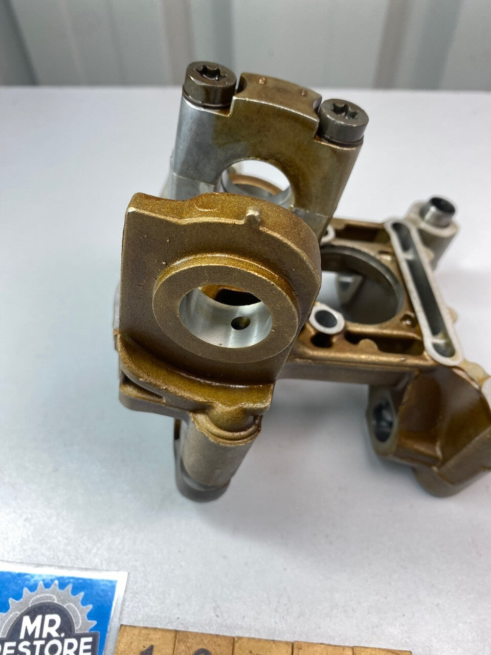 BMW R1200 R1150 R1100 R850 259 R/H Camshaft Supporting Bracket 11 33 7 670 600