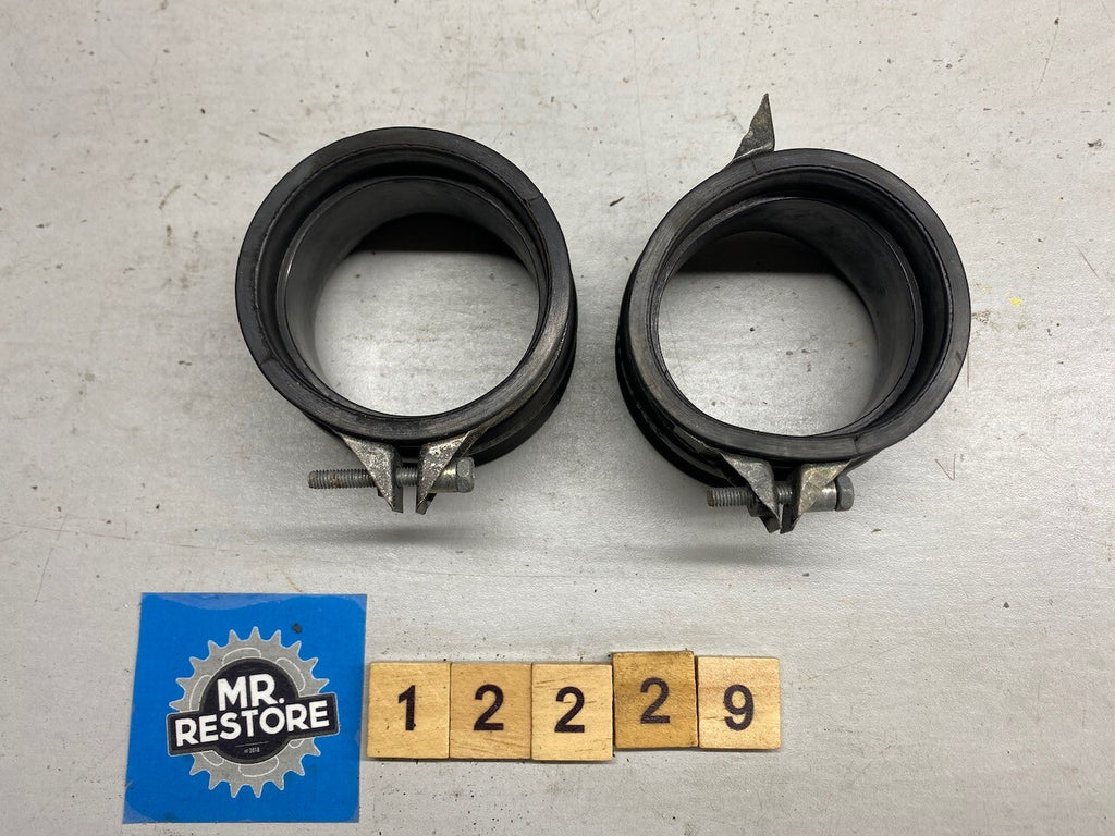 Suzuki RGV250 OEM Carb Holders & Clips (Pair)