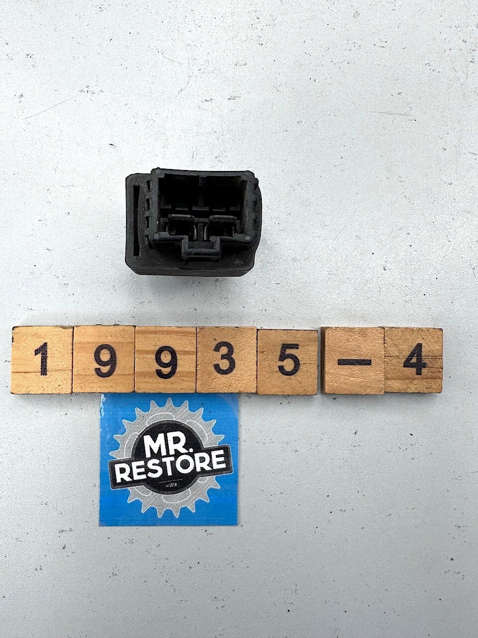 Suzuki DR125 GS500 RGV250 RG250 RG500 20A Main Fuse Box 36740-09301