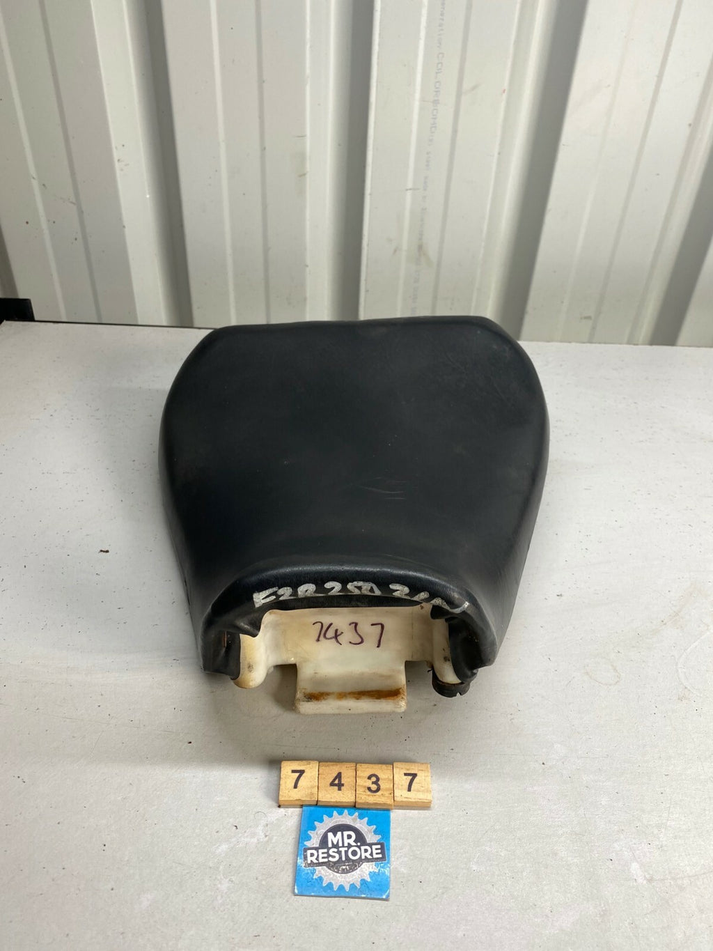 Yamaha FZR250 3LN Riders Pilot Seat 3LN-24712-00