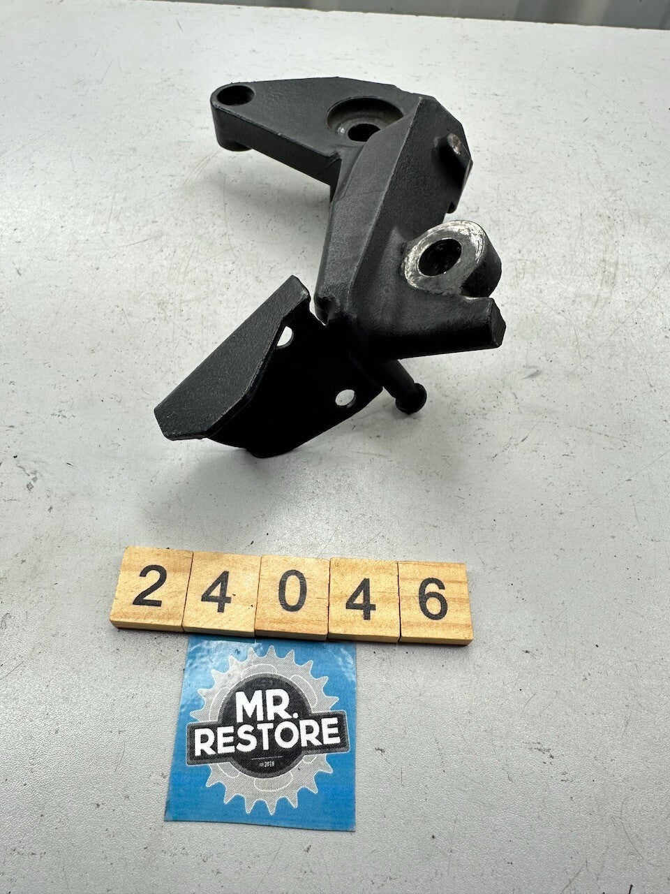 Triumph Daytona Speed Triple Sprint Trident - Footrest Side Stand Pivot Bracket