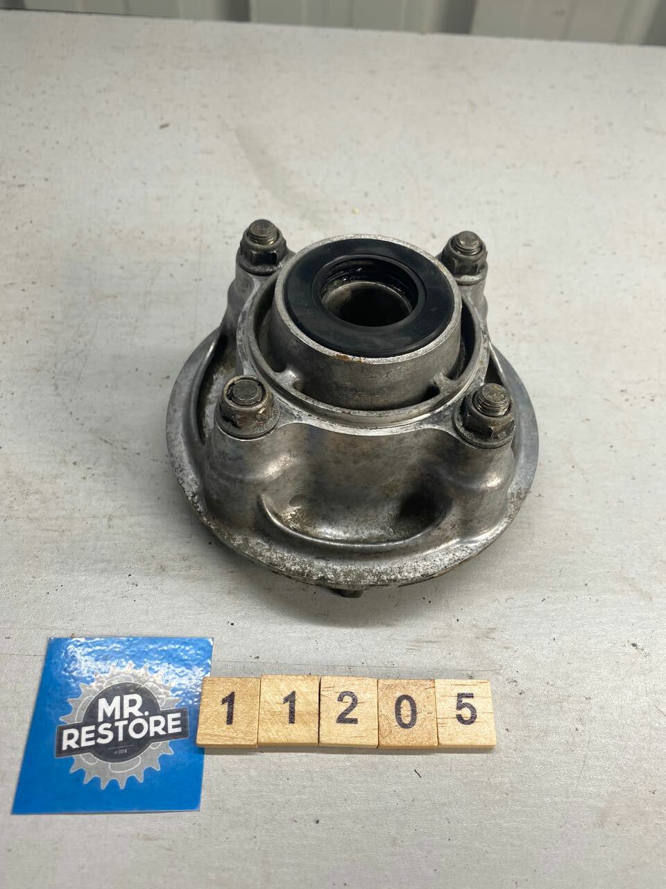 Suzuki GSX250FW Sprocket Carrier Rear Hub & Bolts