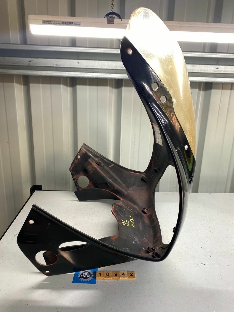 Suzuki GSXR1100 GSXR750 W Front Nose Cone Headlight Surround 94411-17E0