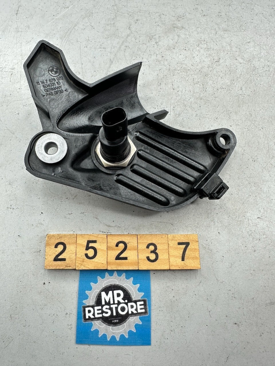 BMW K1300R K1200R K1300S K1200S Plug Socket & Bracket 11147678072