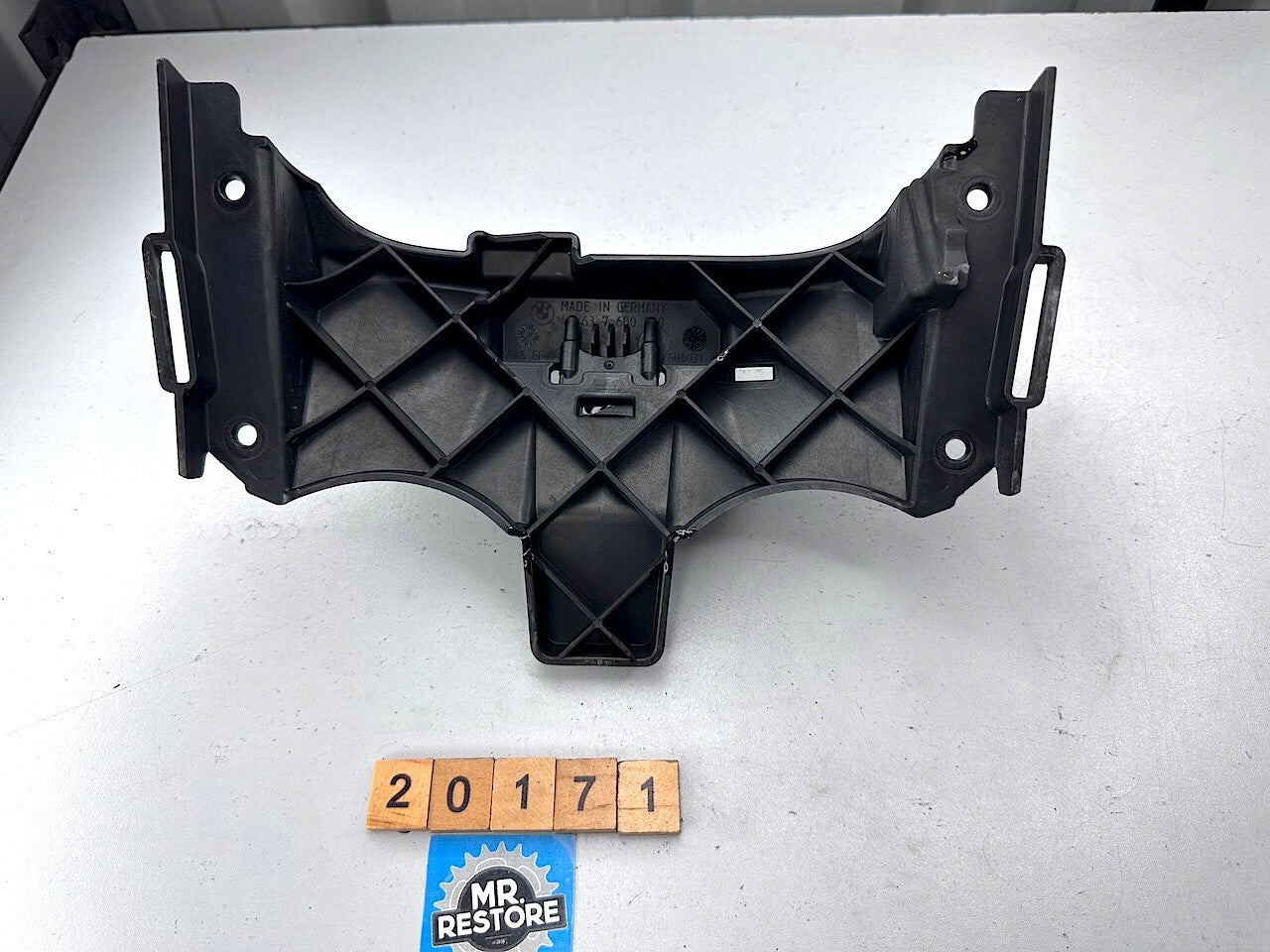 BMW F800S F800ST F800R F800GT Seat Mount Bracket Bridge 46637680760