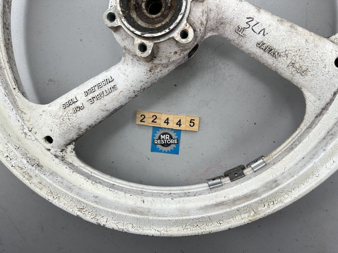 Yamaha FZR250 3LN Front Wheel 17 x 2.75 (F-44)