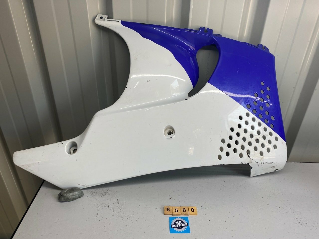 Honda CBR900RR Fireblade Mk1 R/H Lower Cowl 93-95 64420-MWOB - repaired