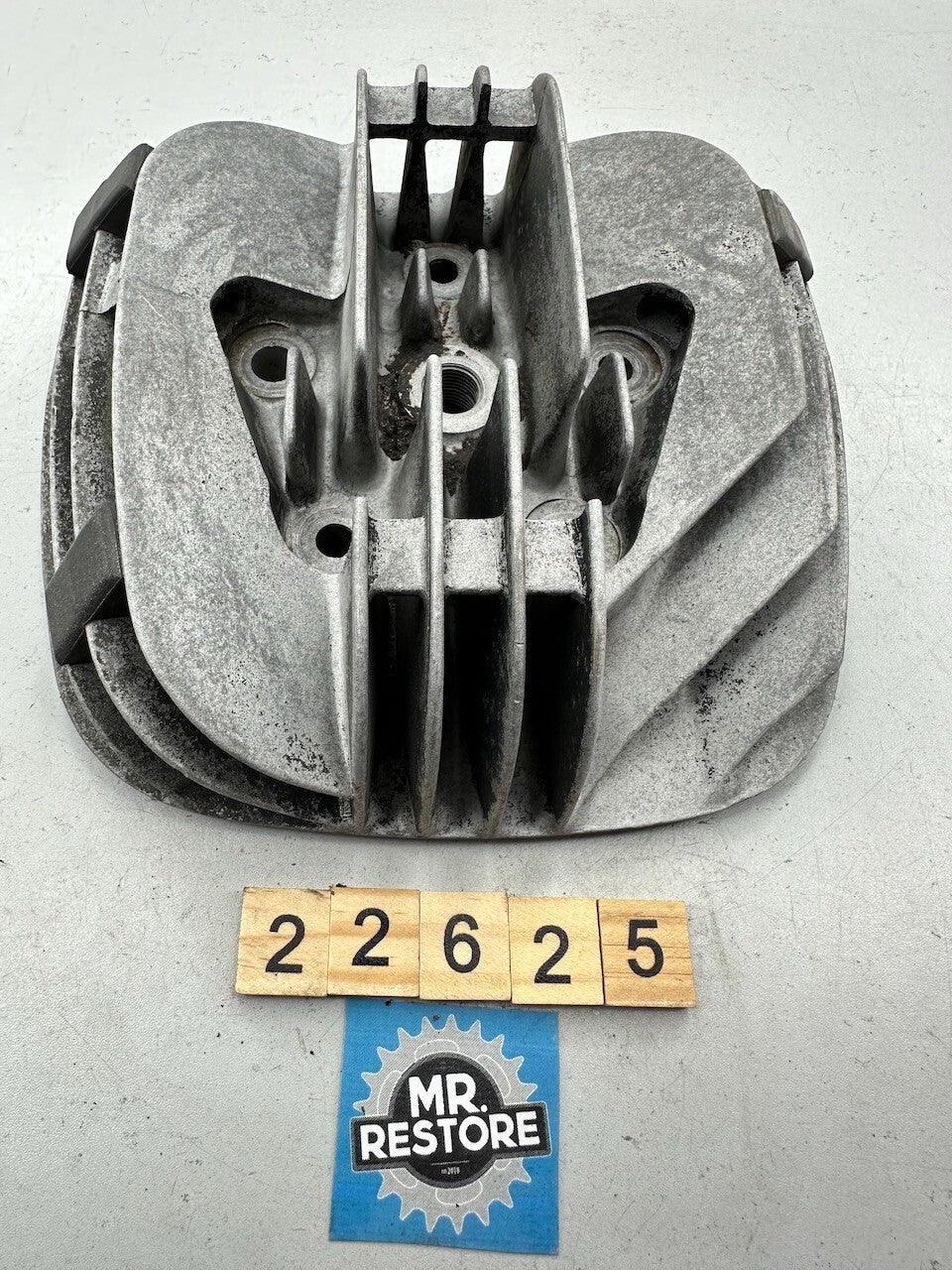 Yamaha IT175J IT175K 1982-83 OEM Cylinder Head (5X8) 5X8-11111-00