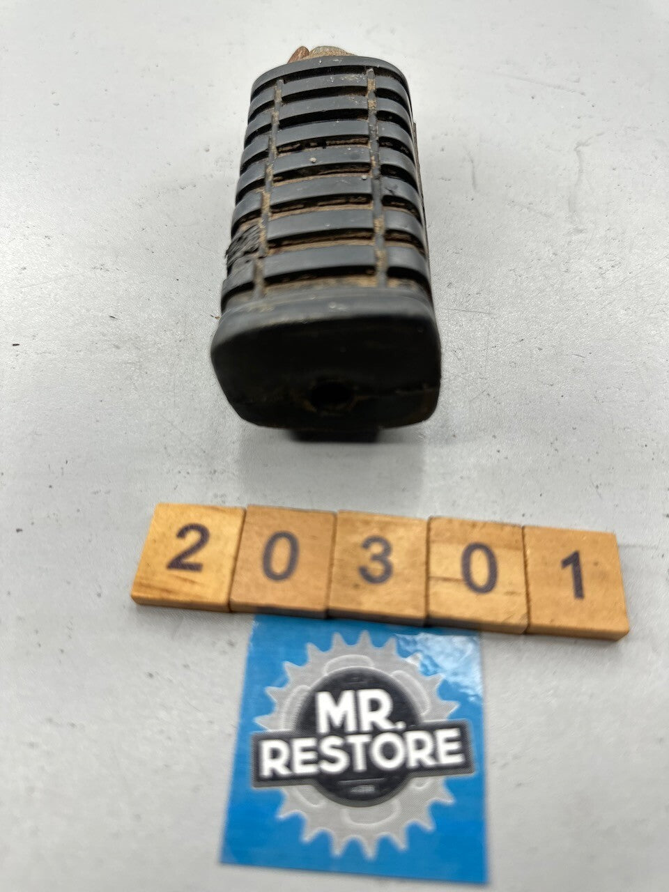 Kawasaki KZ750 Z750 L/H Riders Footrest Foot Peg 34028-1017