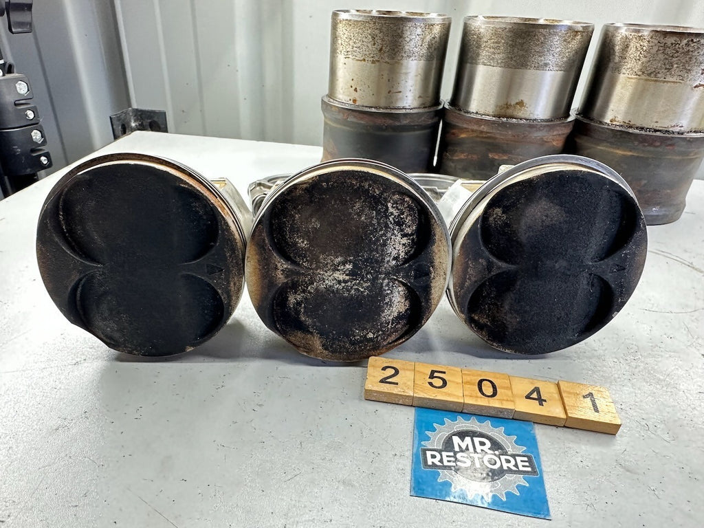 Triumph Speed Triple T300 Pistons, Con Rods & Cylinder Liners at std. 76mm