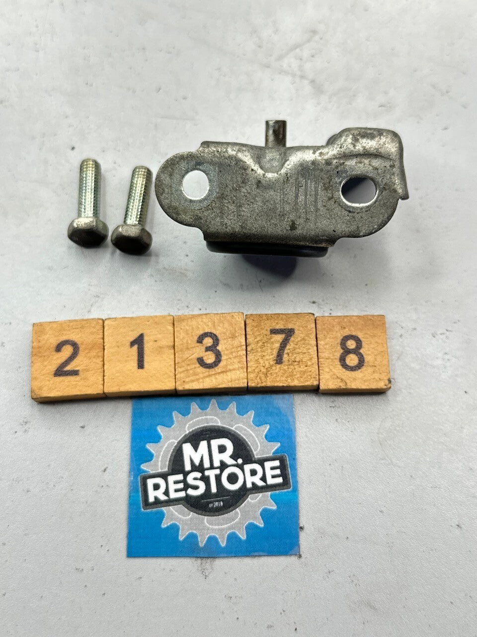Yamaha TZR250 1986-88 1KT 2MA R/H Frame Bracket 6 & OEM Bolts - 1KT-2139H