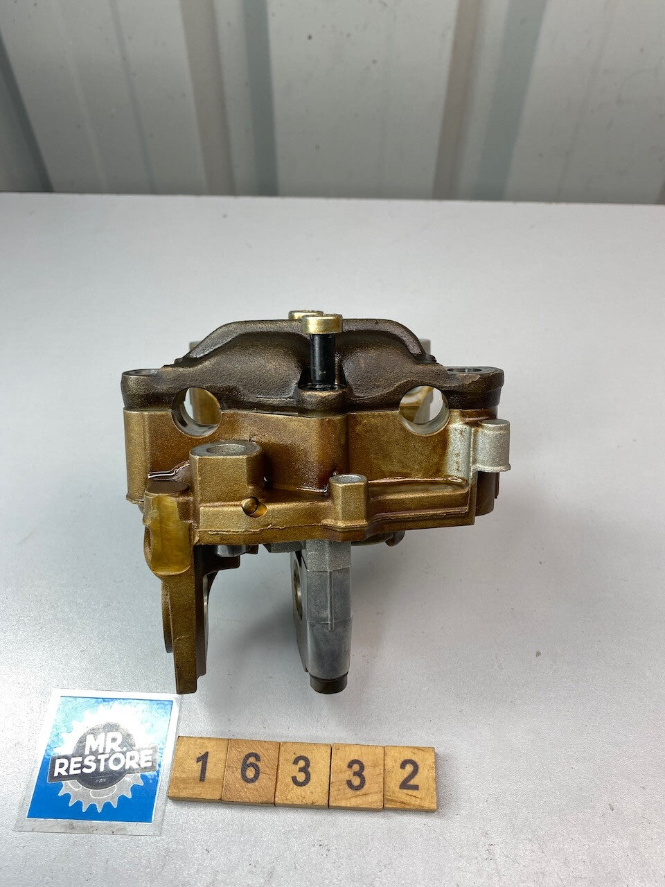 BMW R1200 R1150 R1100 R850 259 R/H Camshaft Supporting Bracket 11 33 7 670 600