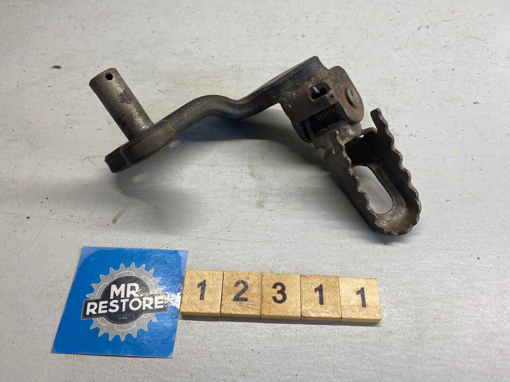 Yamaha XT550 R/H Foot Rest & Bracket 5Y1-27422-02-R4