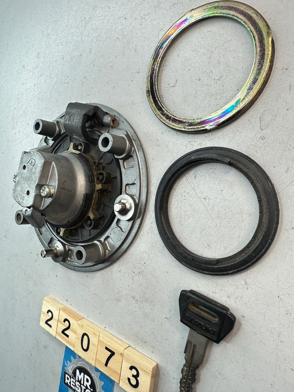 Suzuki GSX1100 GSX750 GSX600 GS500 RF900 DR800 RG125 Fuel Cap & OEM Key