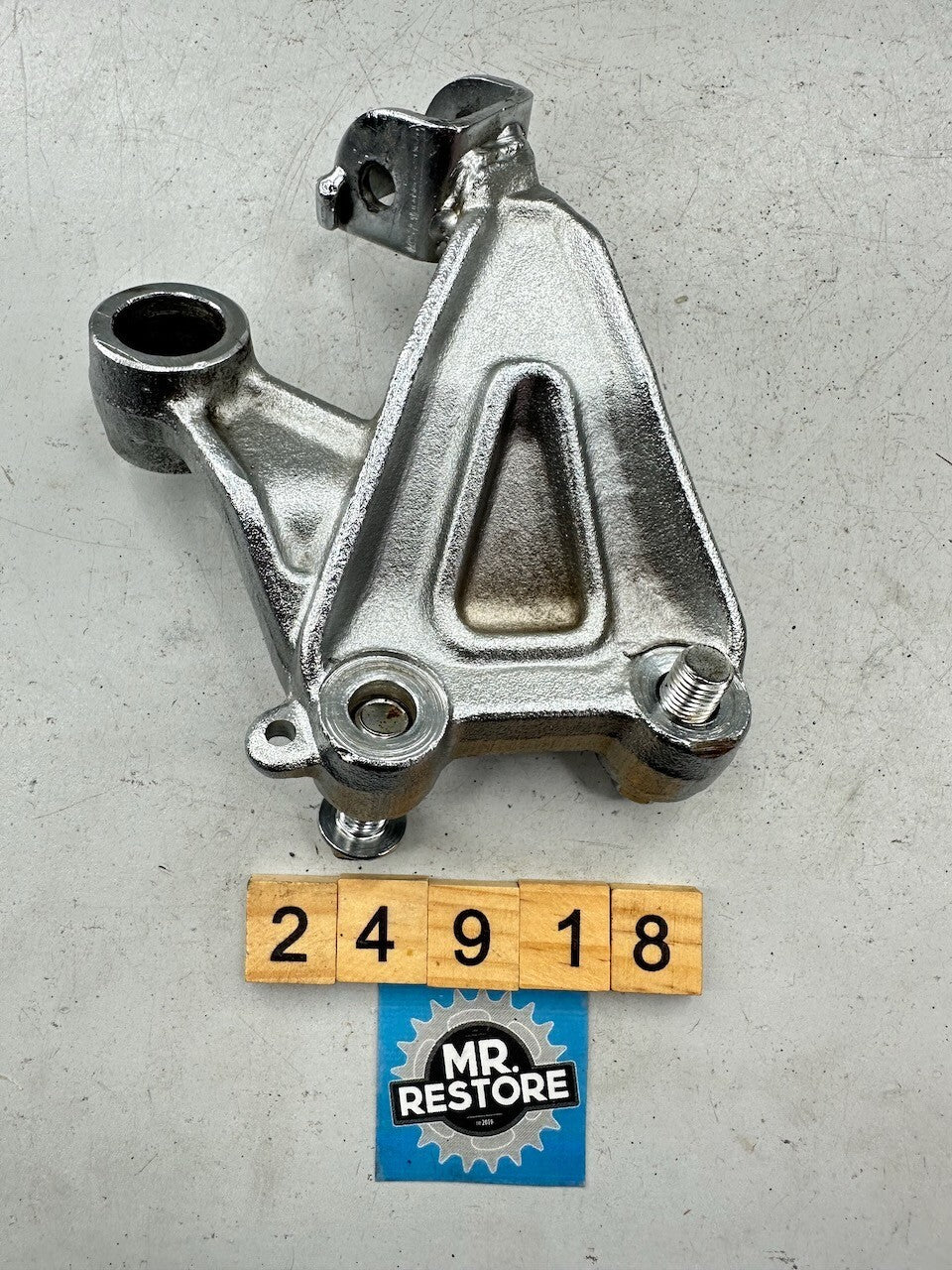Yamaha V-Max 1200 VMX12 Front Right Foot Rest Peg Bracket & Bolts
