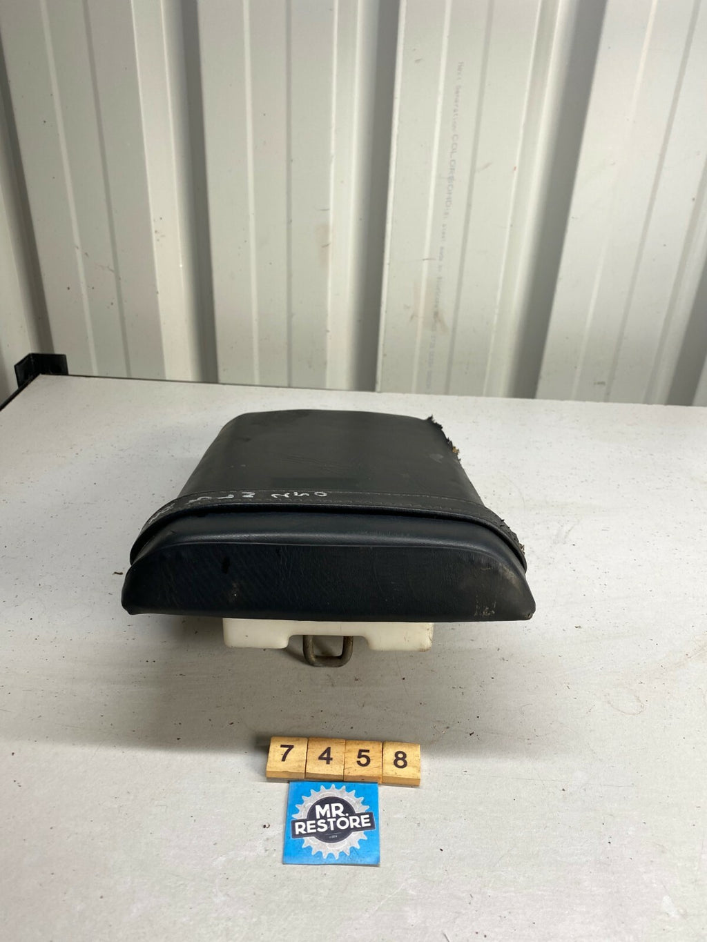 Yamaha FZR250 3LN Pillion Passenger Seat, Strap & Latch - 3LN-24750 & 3LN-24734