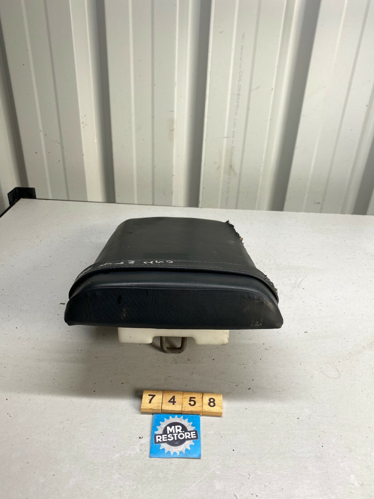 Yamaha FZR250 3LN Pillion Passenger Seat, Strap & Latch - 3LN-24750 & 3LN-24734