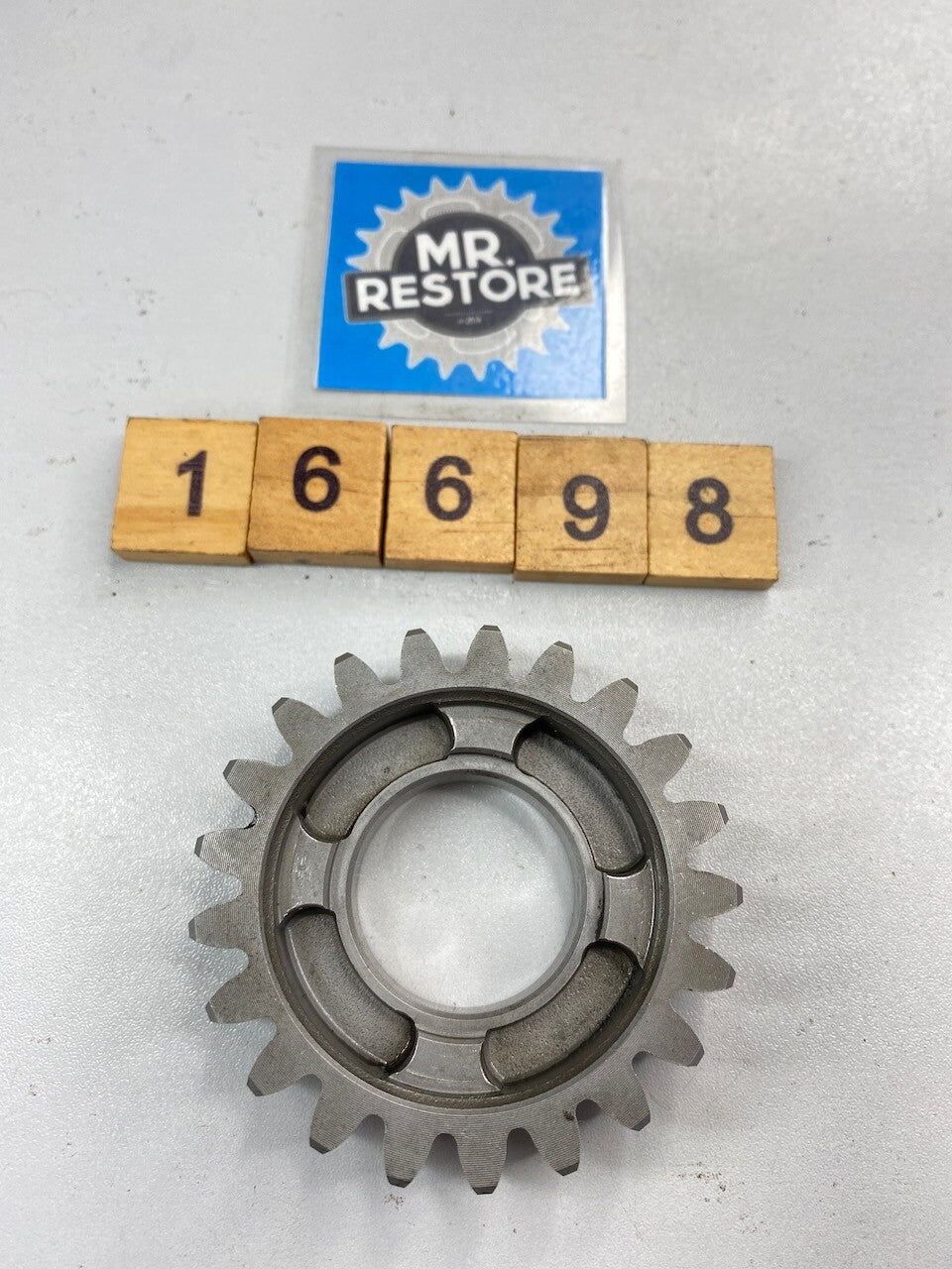 Suzuki RGV250 1989-96 3rd Driven Gear (21T) 24331-12C01