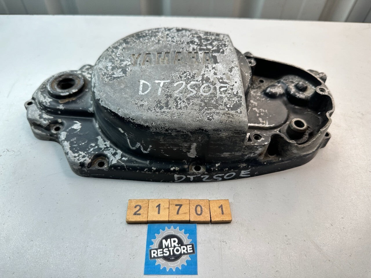Yamaha DT400 DT250 Clutch Cover 1M1-15431