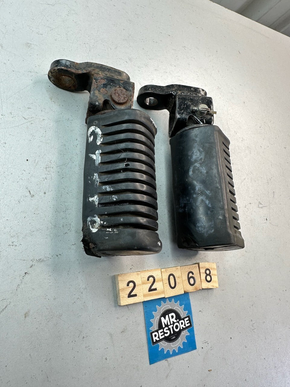 Kawasaki GT550 Z550 Riders Foot Rest Peg Pair 34027-1108  34027-1109  34003-1148