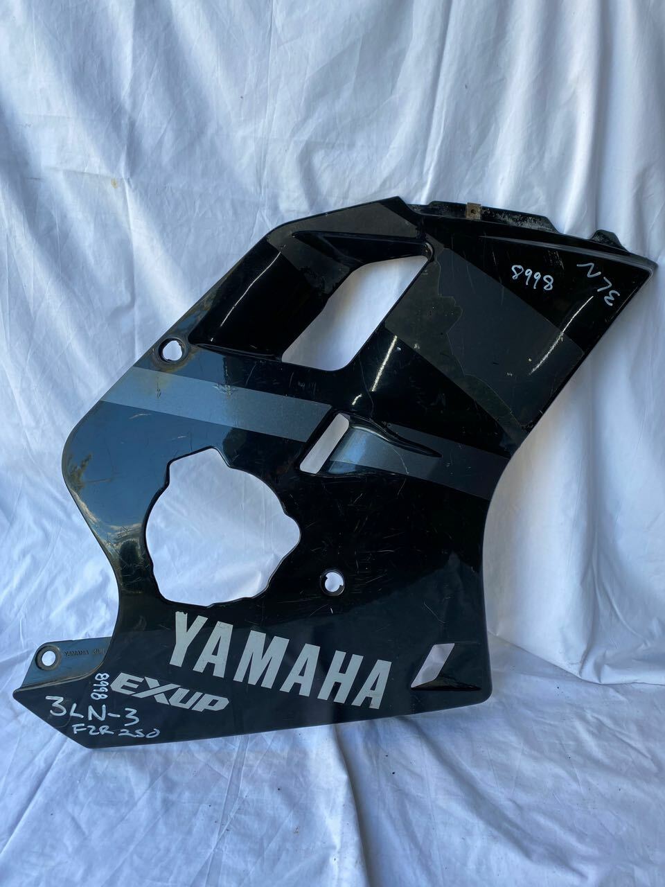Yamaha FZR250 EXUP 3LN R/H Side Panel