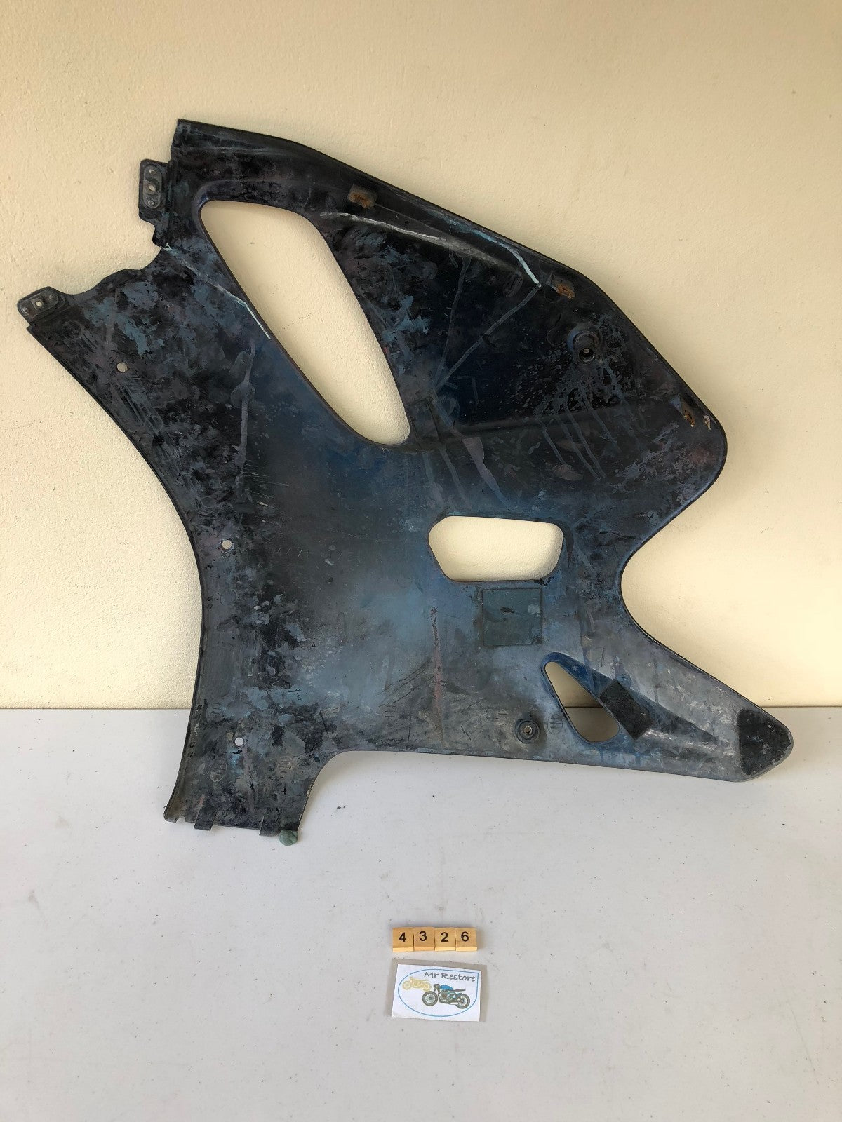 Suzuki GSXR750 WN 94471-17E0 R/H Side Panel