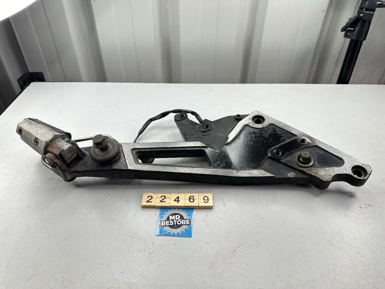 Kawasaki GPZ1000RX ZX1000 1986-88 Right Muffler Stay Foot Rest Bracket