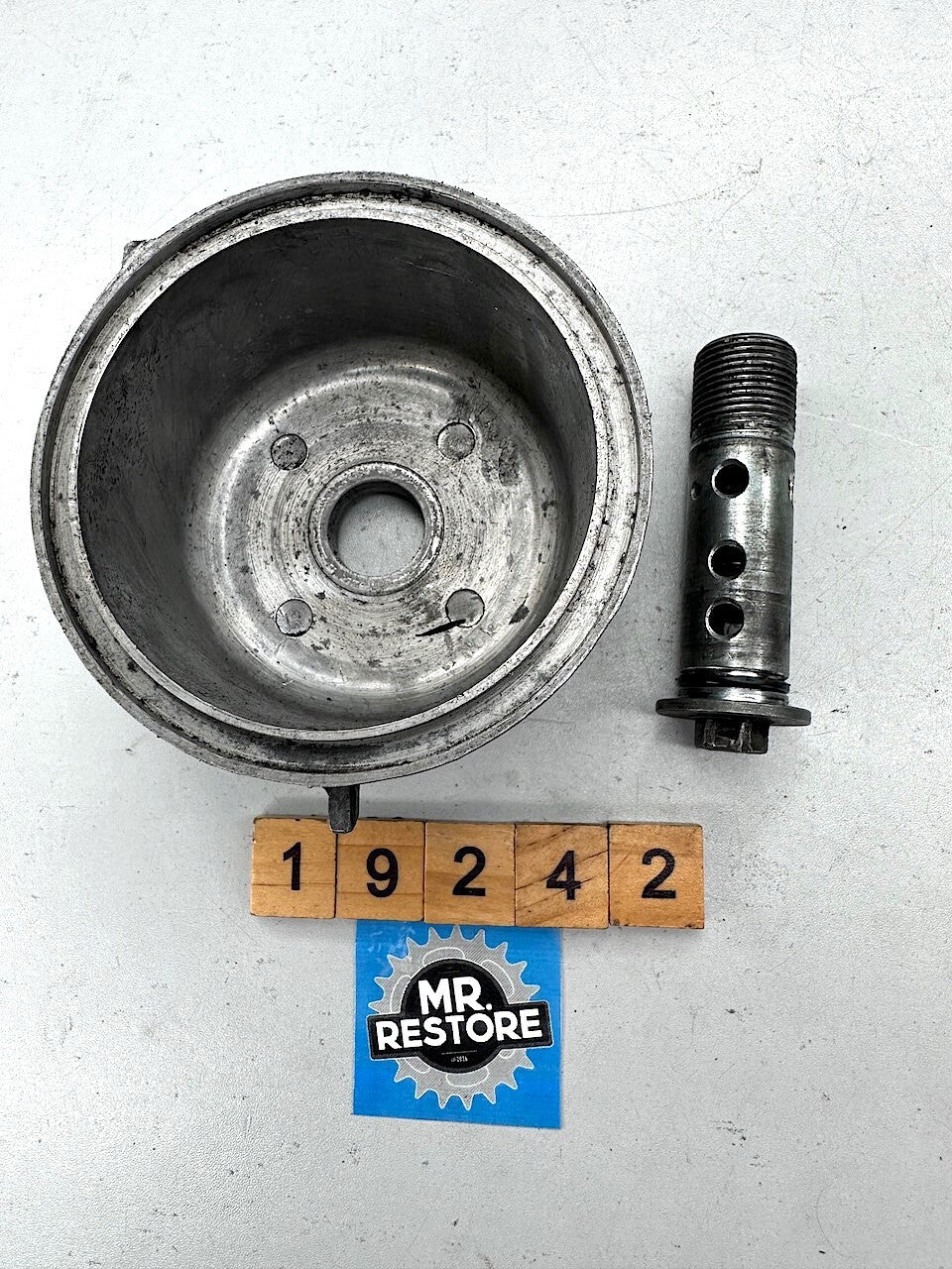 Yamaha XJ900 XJ750 XJ650 FJ600 FZ600 Oil Filter Element Cover & Bolt