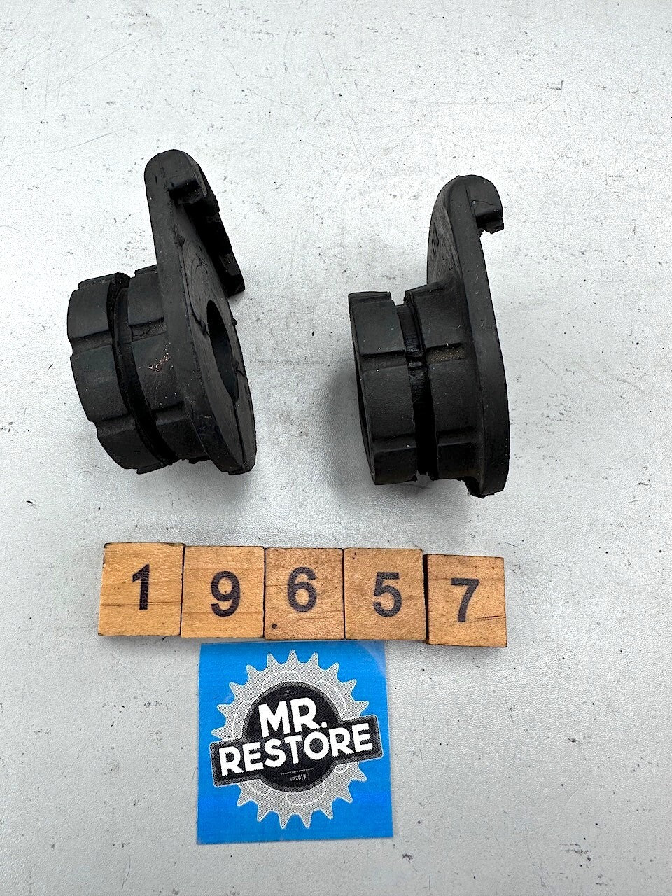 Yamaha FJ1200 FJ1100 R1-Z TZR250 Pair of Front Fuel Tank Rubbers 36Y-24181-01