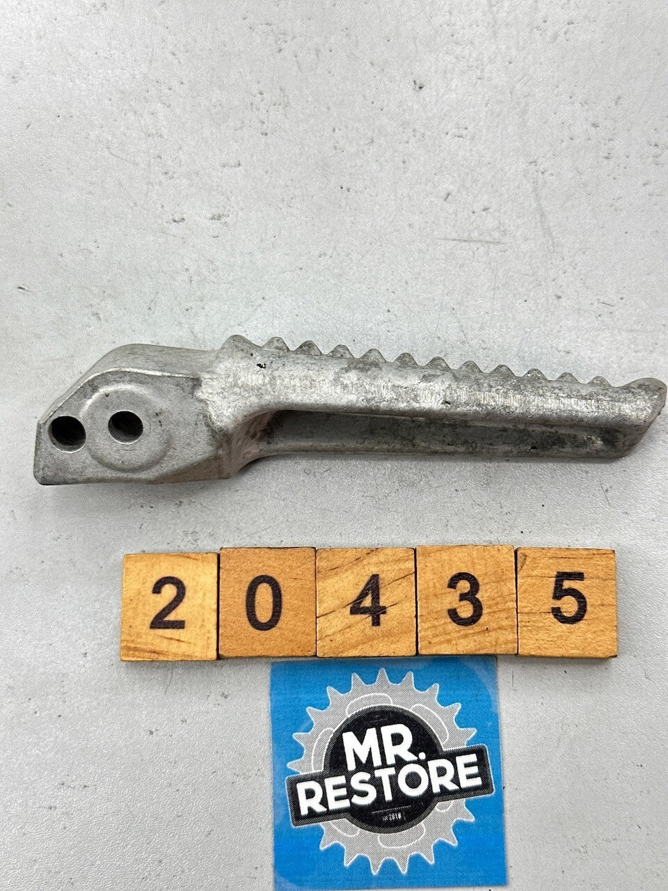 Honda CBR250R MC19 CBR1100 CBR900RR Fireblade - R/H Pillion Foot Peg Footrest