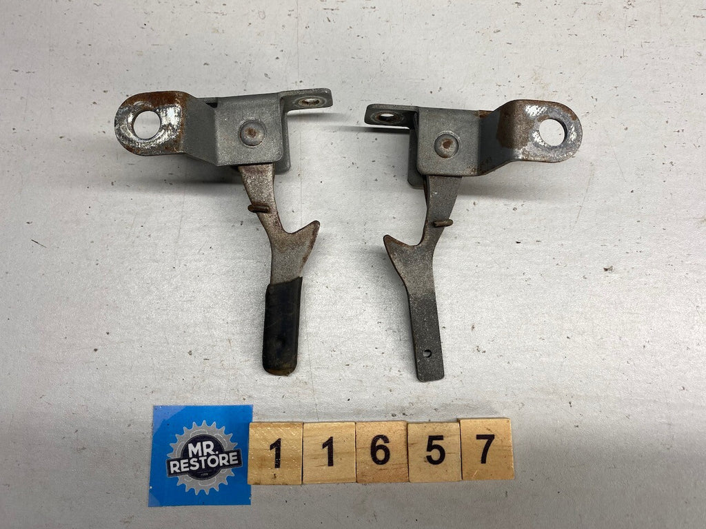 Suzuki GSX250 (and GSX400?) Seat Latches (pair)