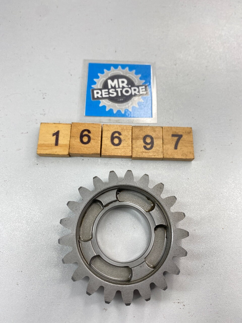 Suzuki RGV250 1989-96 3rd Driven Gear (21T) 24331-12C01