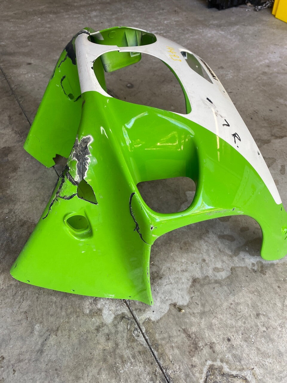 Kawasaki ZX7R Front Fairing 55028-1343 - (Damaged)