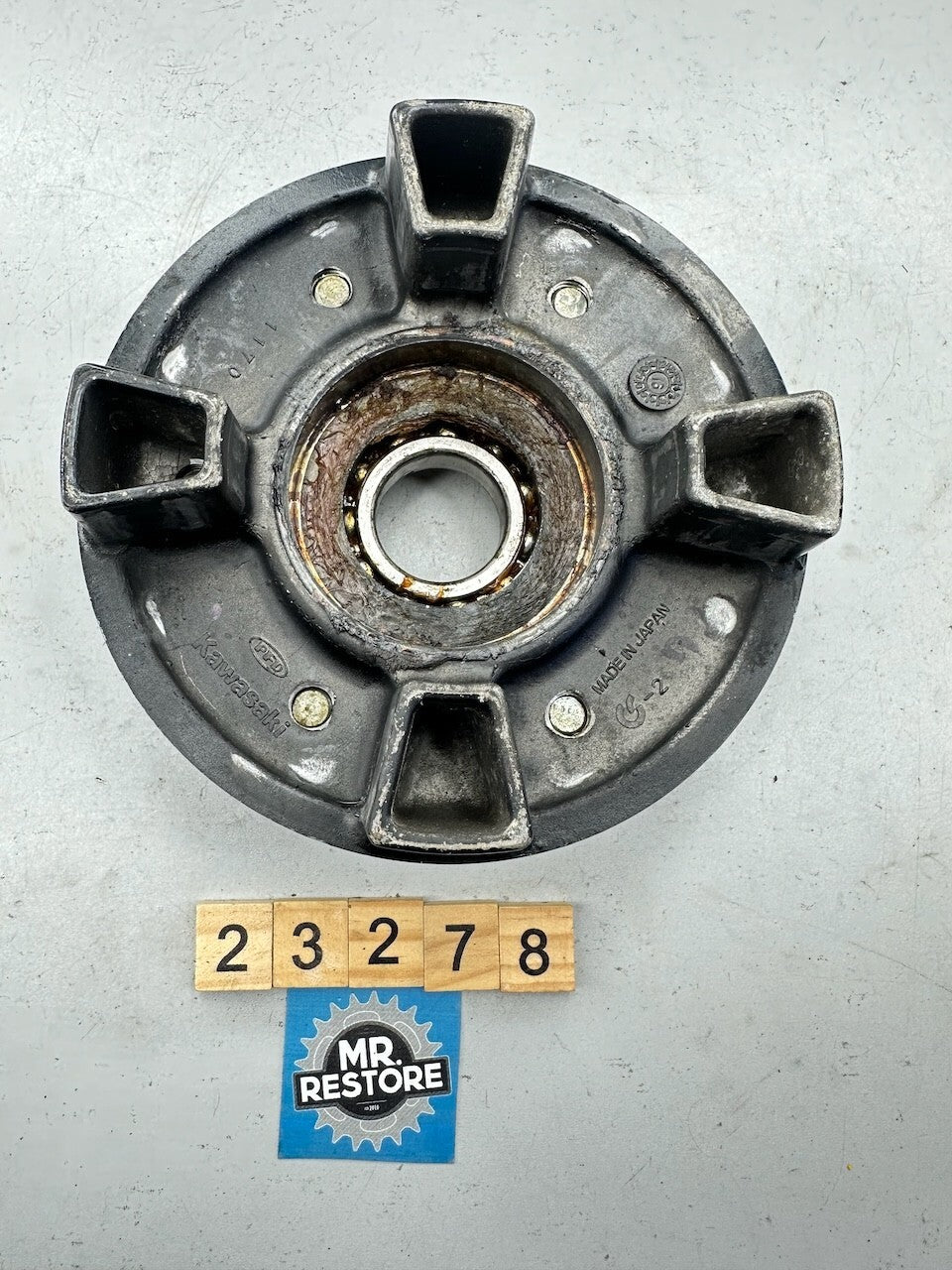 Kawasaki ZX900 ZX9R ZX750 ZX7R ZX600 ZX6R ZR1000 Rear Wheel Hub Carrier