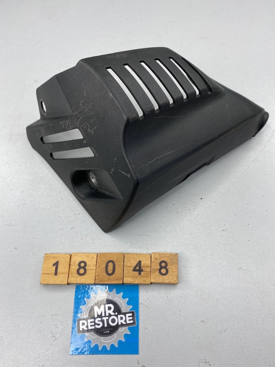 BMW R1200GS R1200RT R1200R L/H Lower Cylinder Cover 12137653137