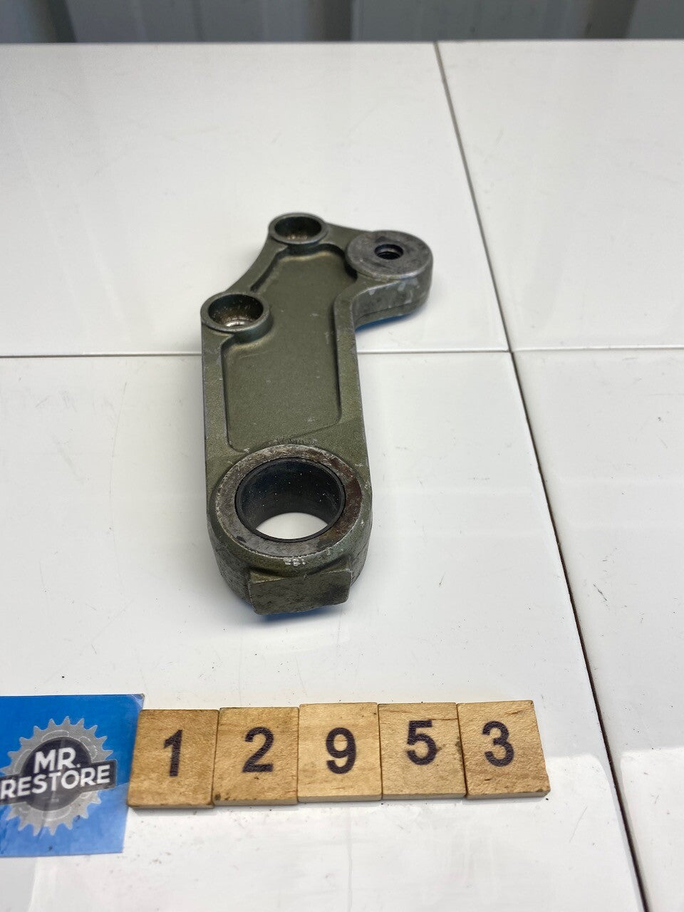 Kawasaki GPZ900R ZX900 Rear Brake Caliper Holder 43044-1060