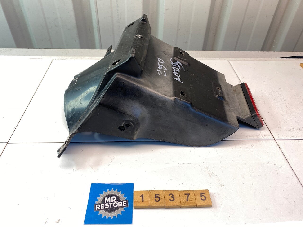 Suzuki GSX250F Across Rear Fender Mudguard License Plate Holder