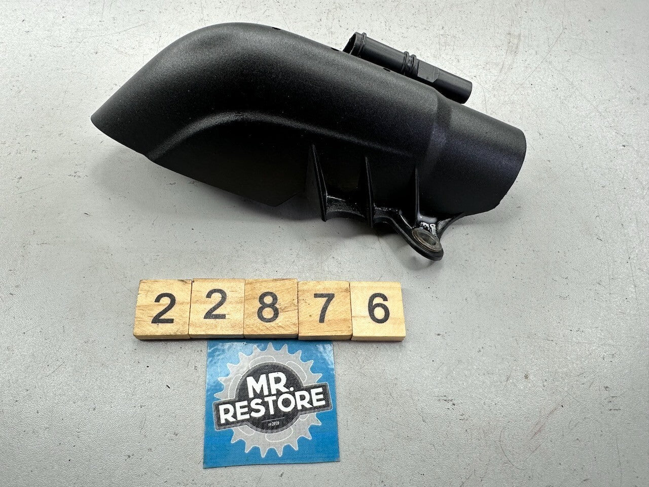 BMW R1200GS / ADV R1200R R1200RT Right Ignition Coil Cover 12137680896