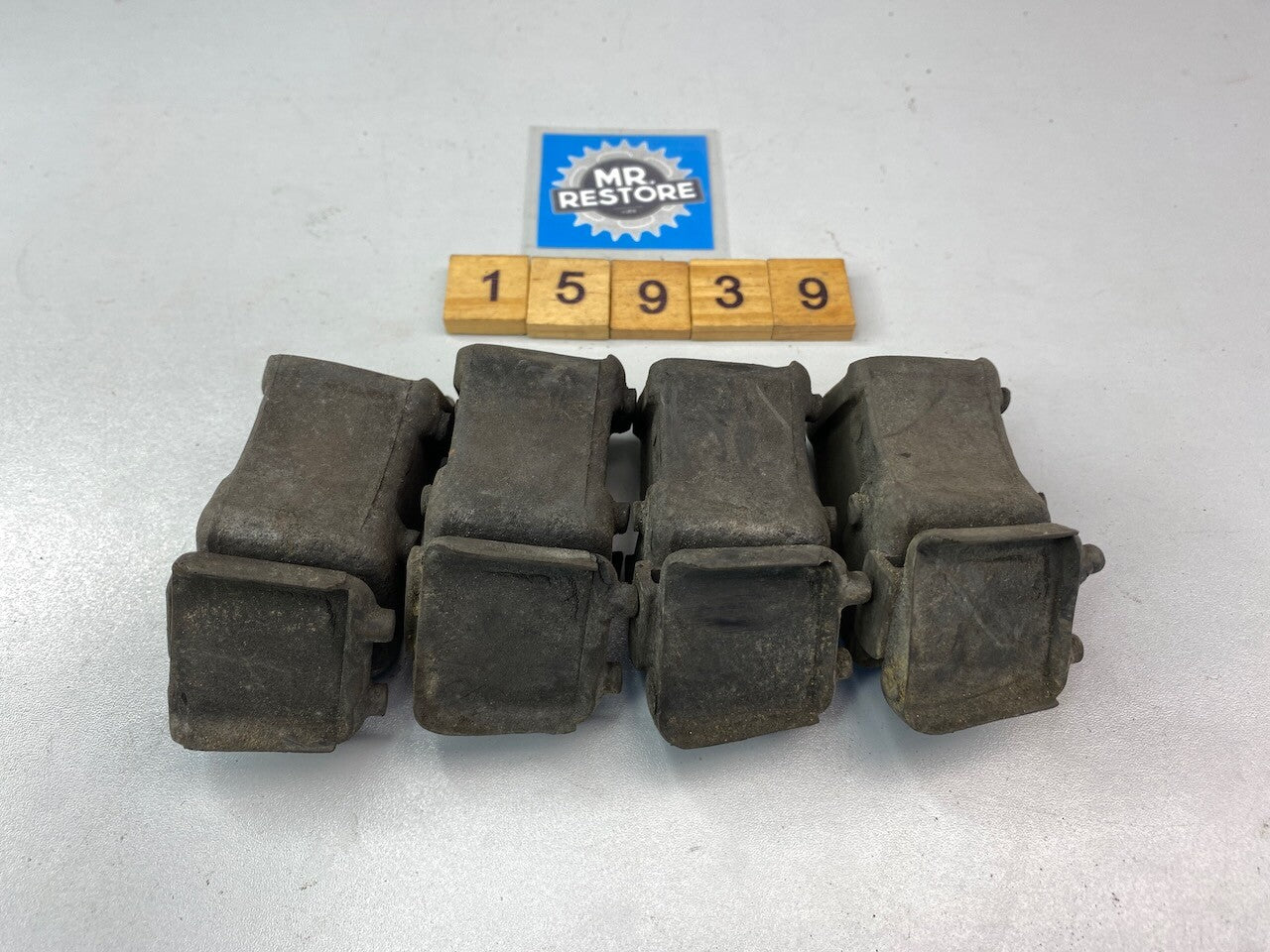 Honda CB250N CB400N CB250T CB400T CM400 Rear Damper Rubber x 4 - 41241-413-781