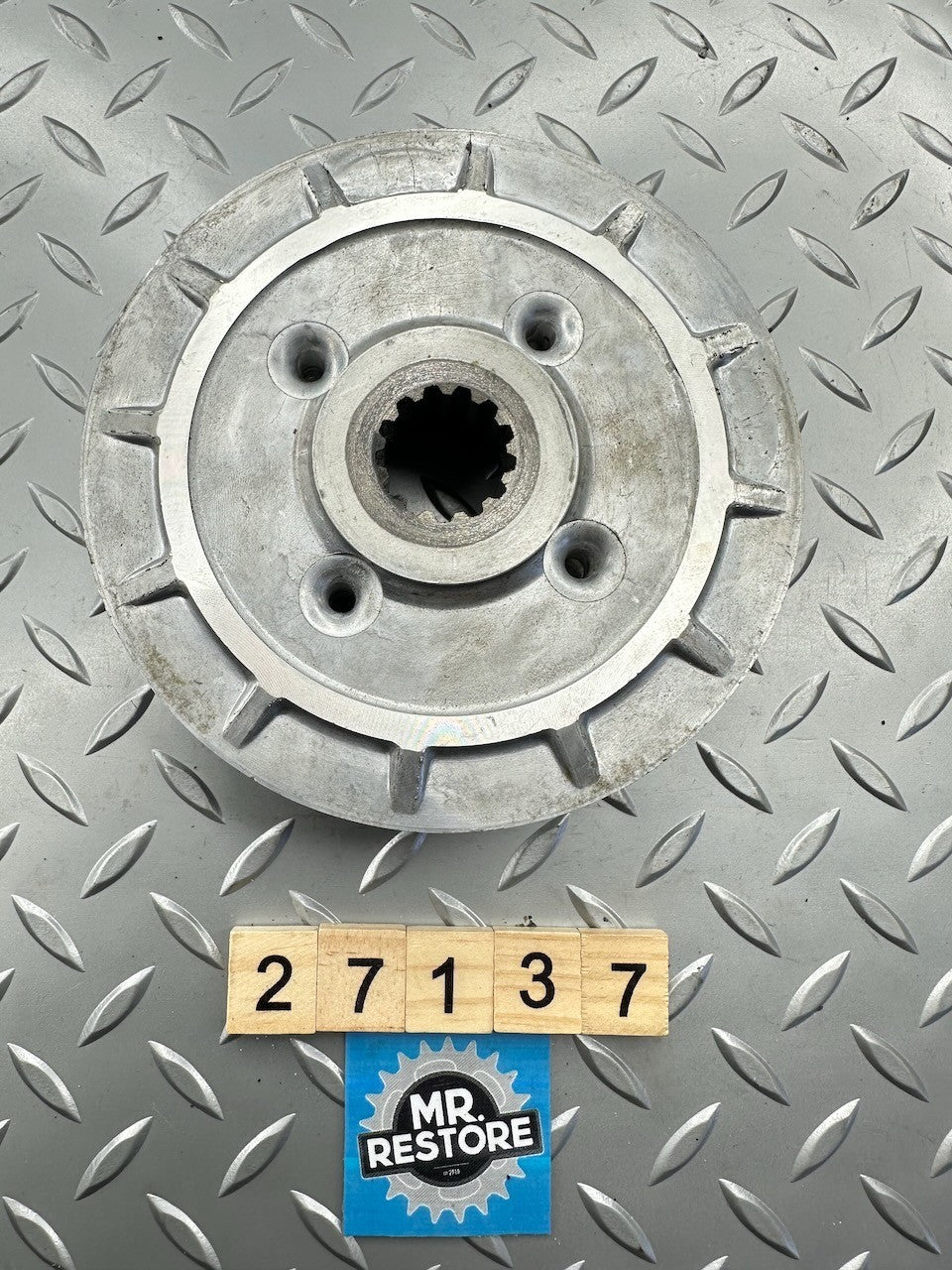 Kawasaki ZR250 Balius ZX400 ZX250 ZR400 VN250 Clutch Boss Hub 13087-1100