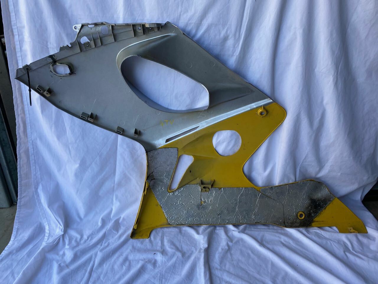 Yamaha YZF600 Thundercat R/H Side Panel 4TV-2835V Yellow Silver