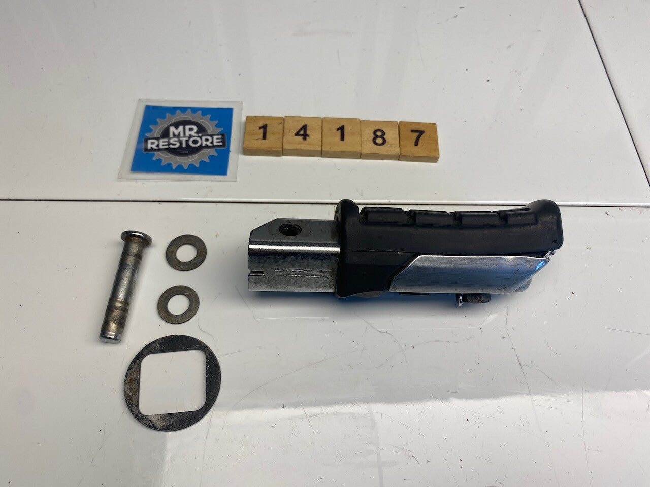 Honda VF1000 1984 VF750 83-84 Rear L/H Pillion Passenger Peg 50645-MB2 50632-MB2