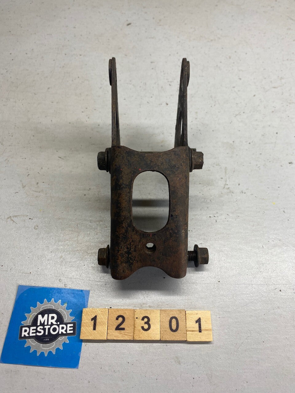 Yamaha XT250 XT350 Engine Mount Stay Bracket & Bolts 30X-21316