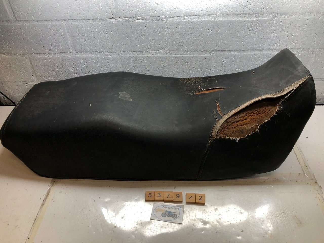 Kawasaki GPZ900R ZX900 GPZ750R Genuine Seat 53001-1370