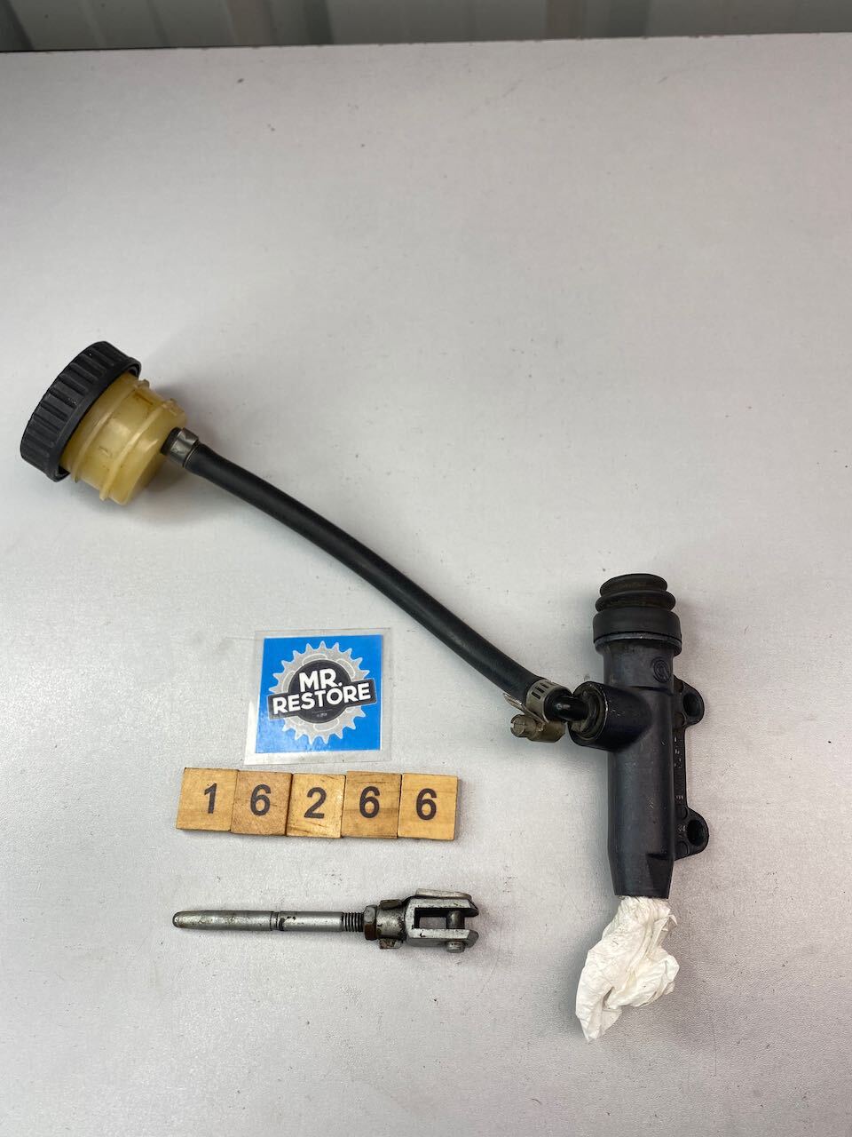 BMW R1100R R1100RS R850R Rear Master Cylinder & Reservoir 34 31 2 314 547