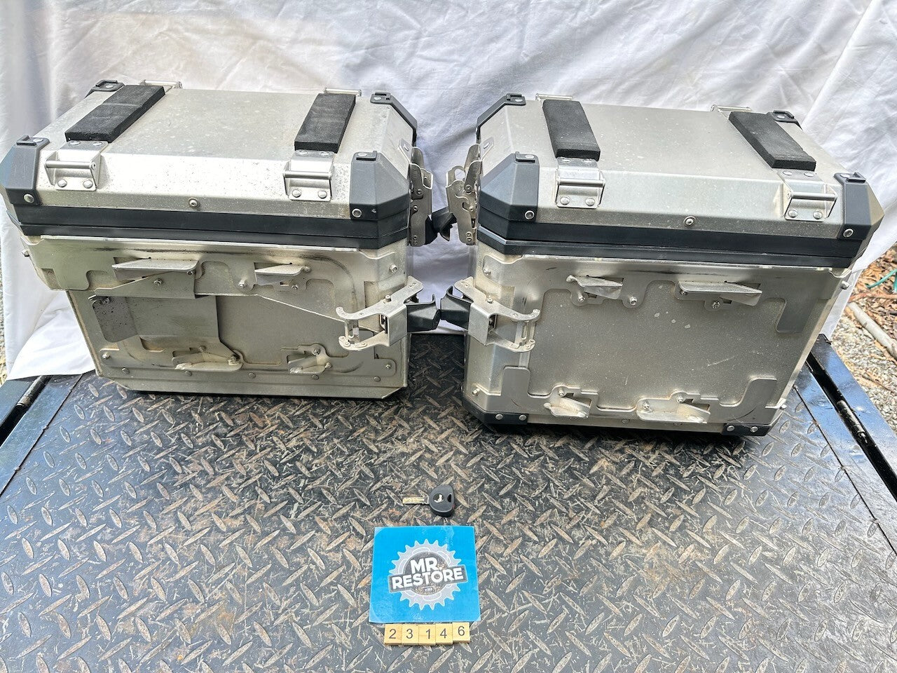 BMW R1200GS  ADV 05-13 OEM Aluminium Hard Side Panniers (& 1 key)