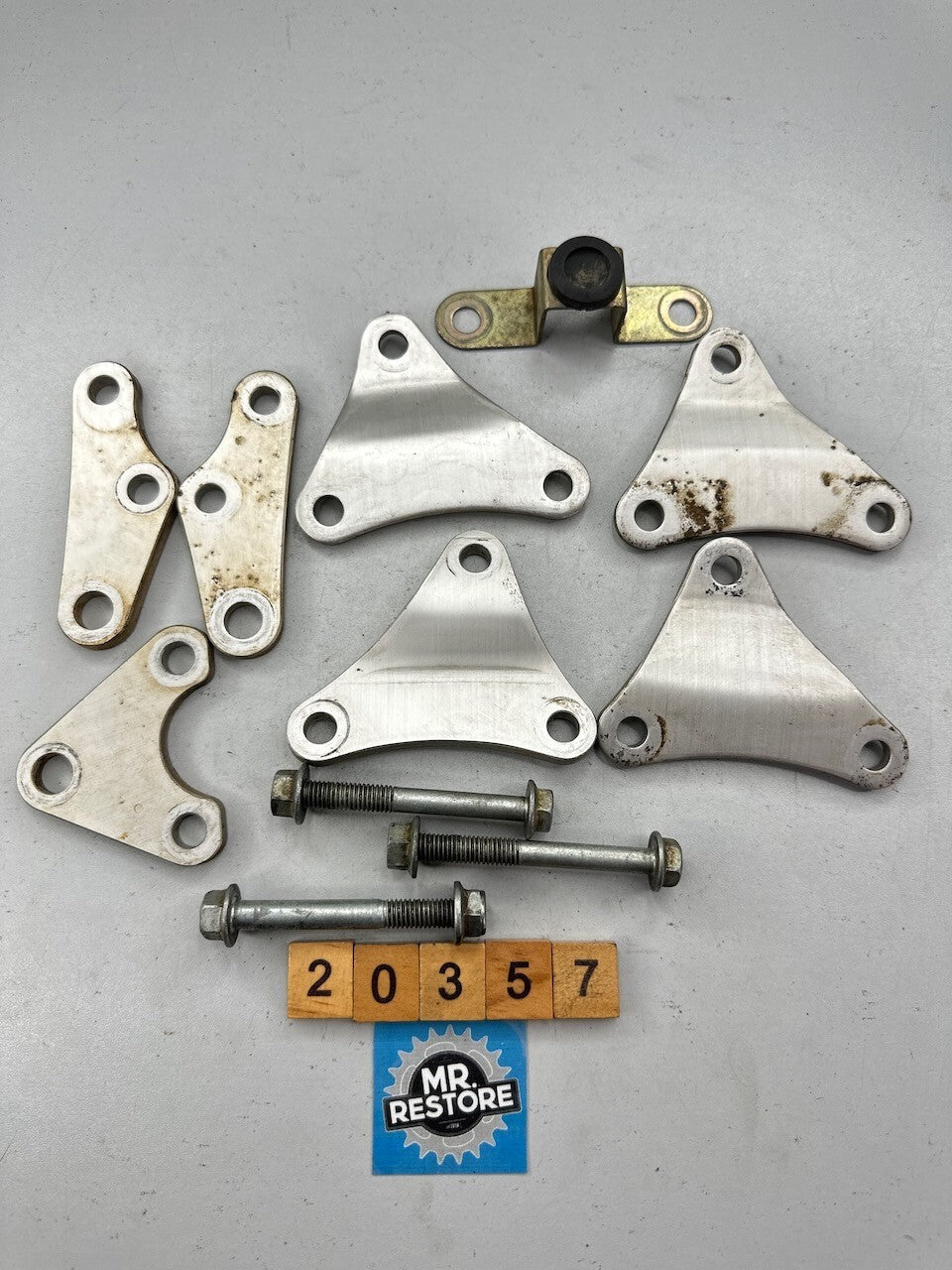 Suzuki DR350 '90-99' DR250 '90-95' Engine Plate Mounts, Bolts & Nuts